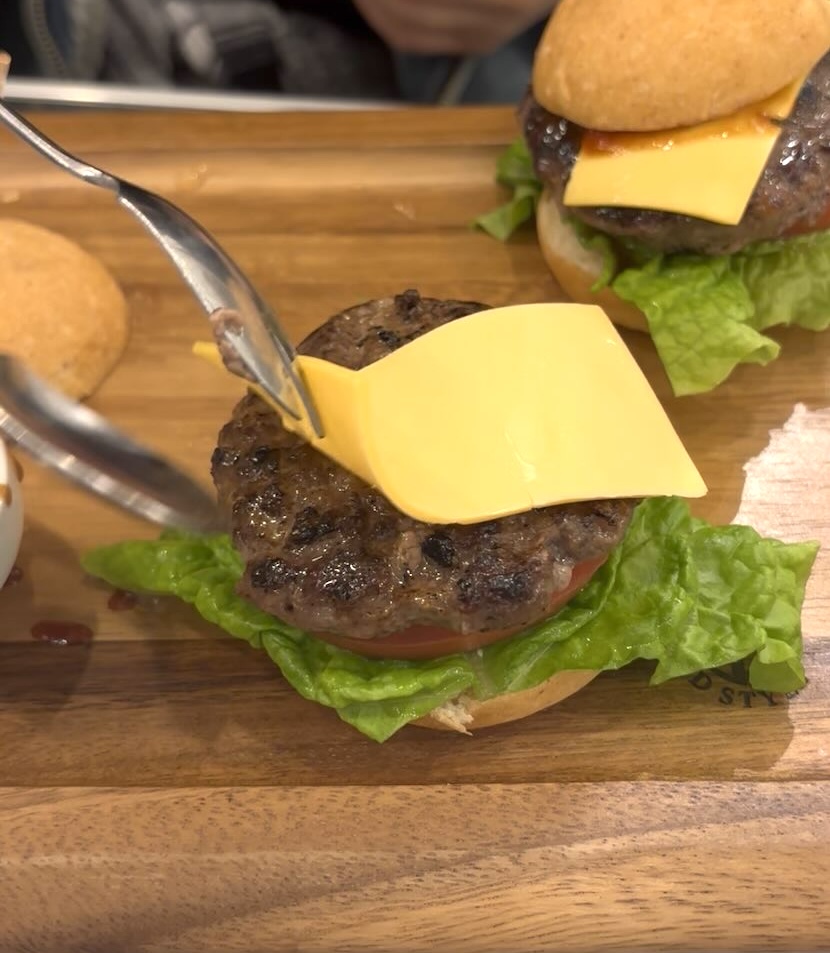 ビアガーデン おいでんテラス　豊田市駅　ミニハンバーガー