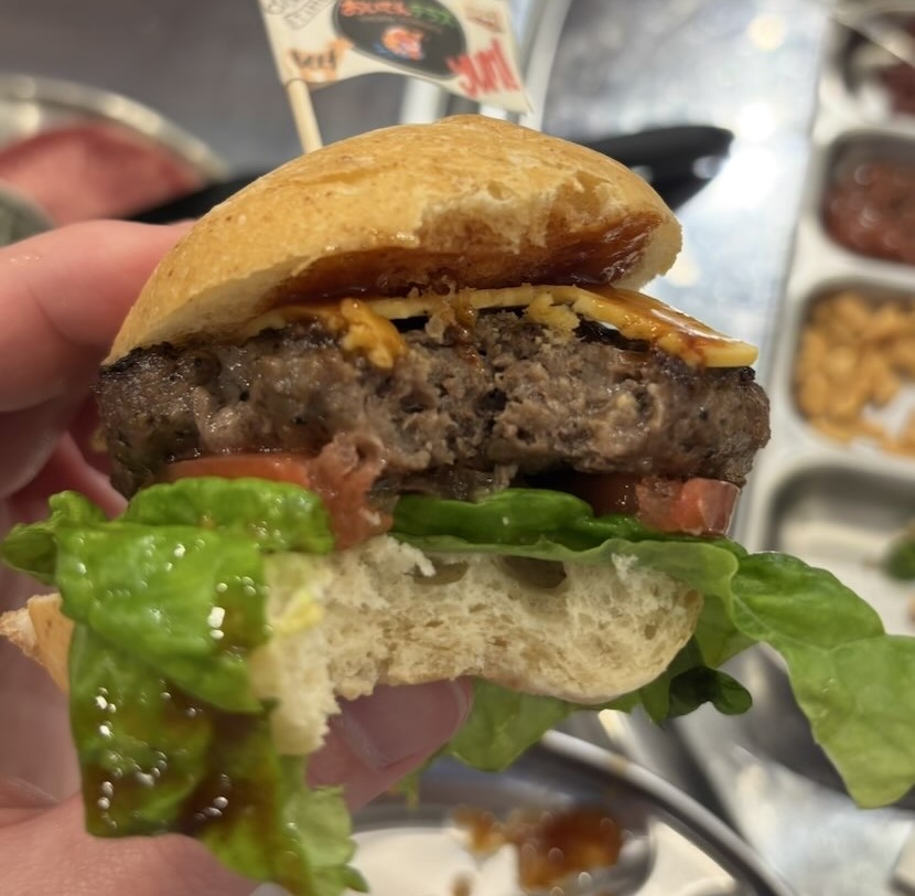 ビアガーデン おいでんテラス　豊田市駅　ミニハンバーガー