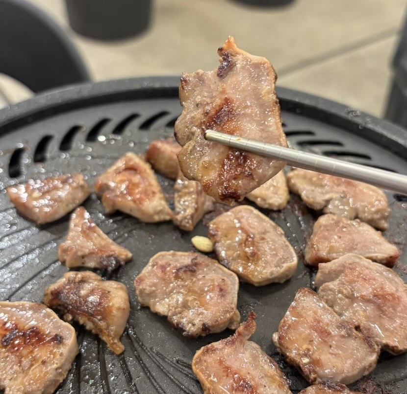 ビアガーデン おいでんテラス　豊田市駅　豚タン1本炙り