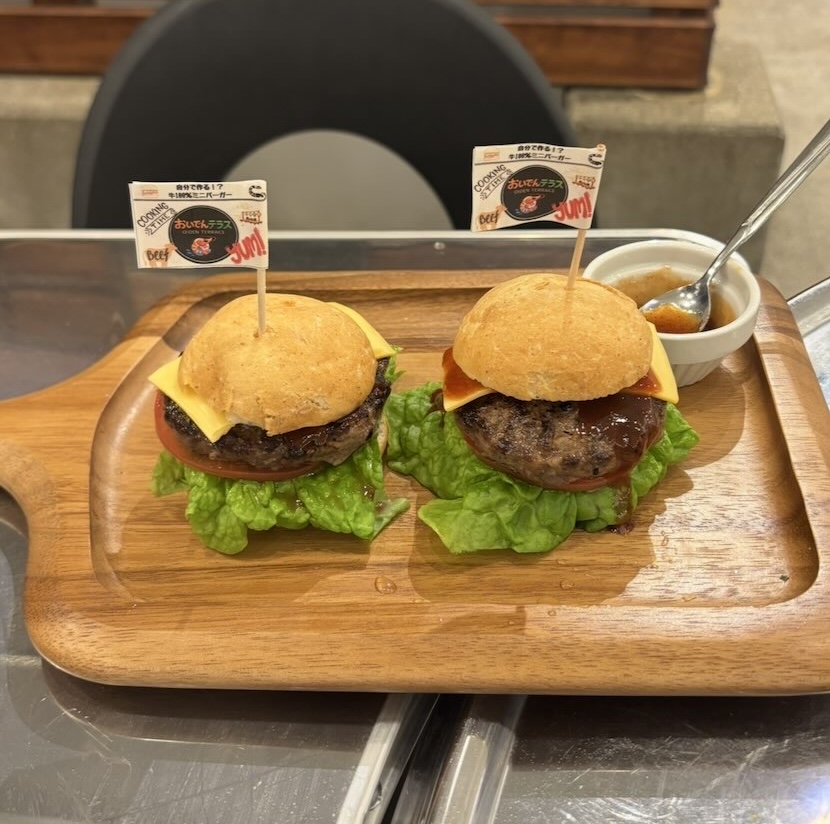 ビアガーデン おいでんテラス　豊田市駅　ミニハンバーガー