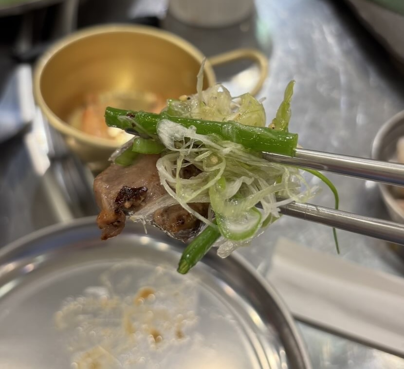 ビアガーデン おいでんテラス　豊田市駅　豚タン1本炙り