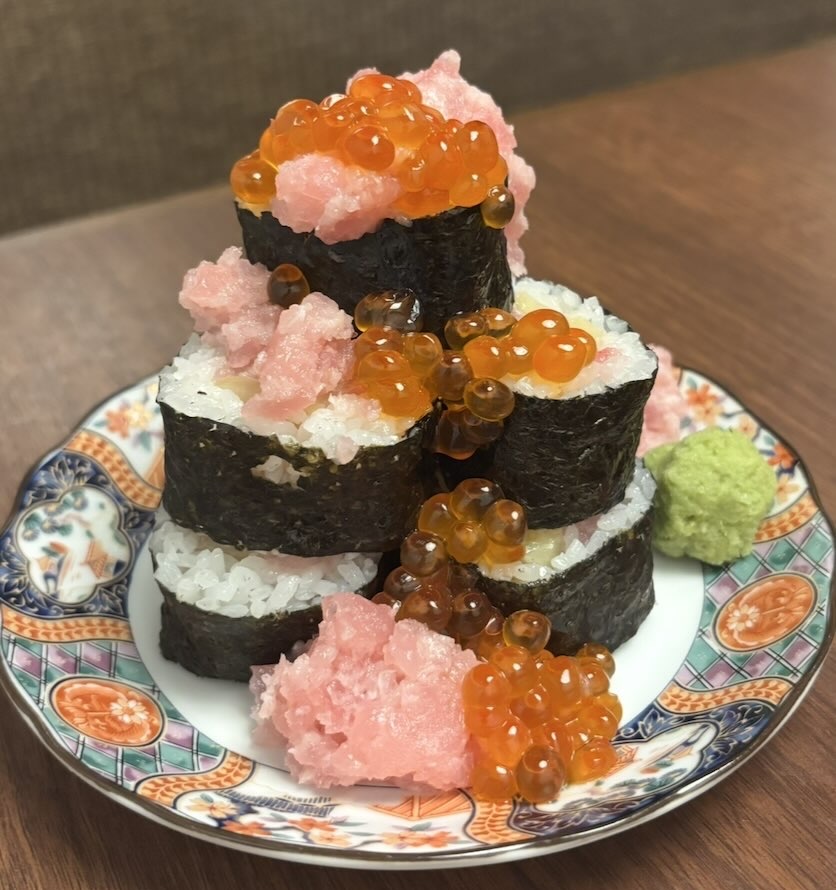 大衆居酒屋 喝采（豊田市）　ぶっかけいくらのトロたく巻き