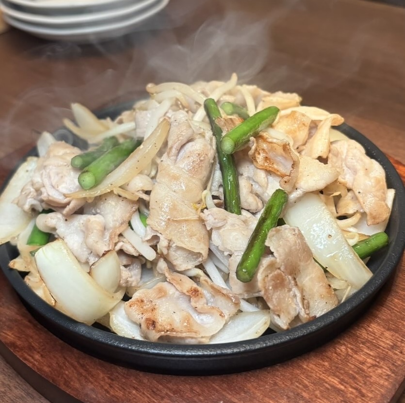 大衆居酒屋 喝采（豊田市）　豚バラガーリック炒め