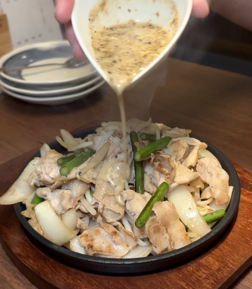 大衆居酒屋 喝采（豊田市）　豚バラガーリック炒め