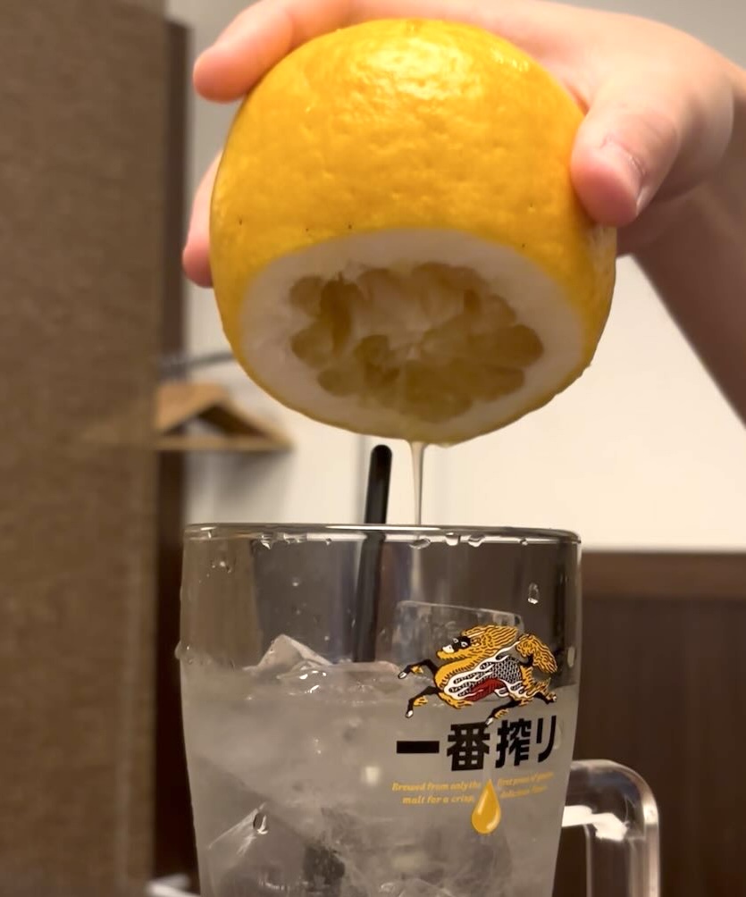 大衆居酒屋 喝采（豊田市）　生絞りメガグレープサワー