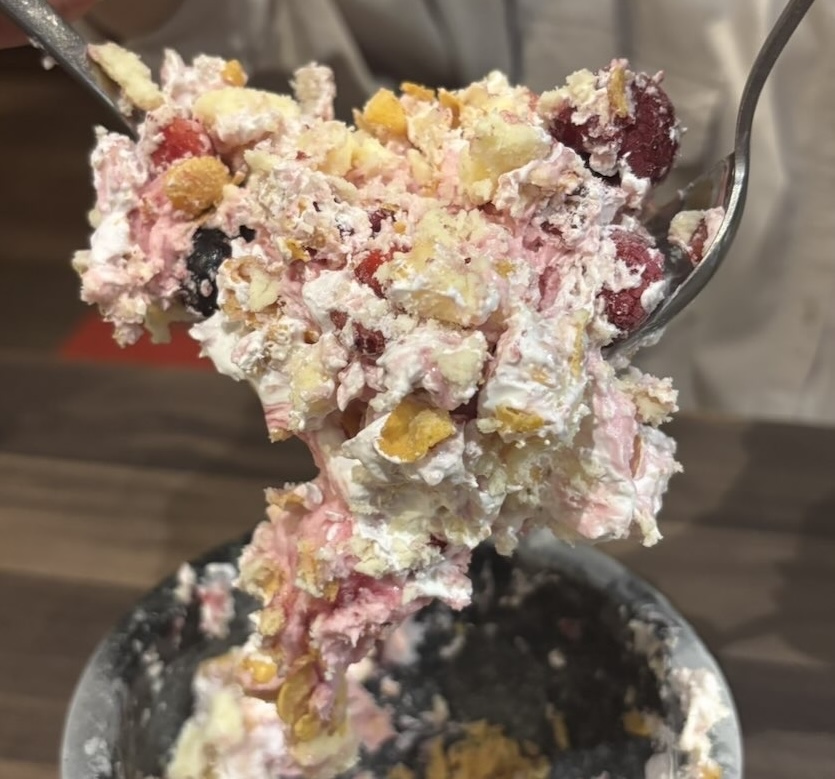 牛ざんまい 豊田元宮店　ストロベリーチーズケーキパフェ