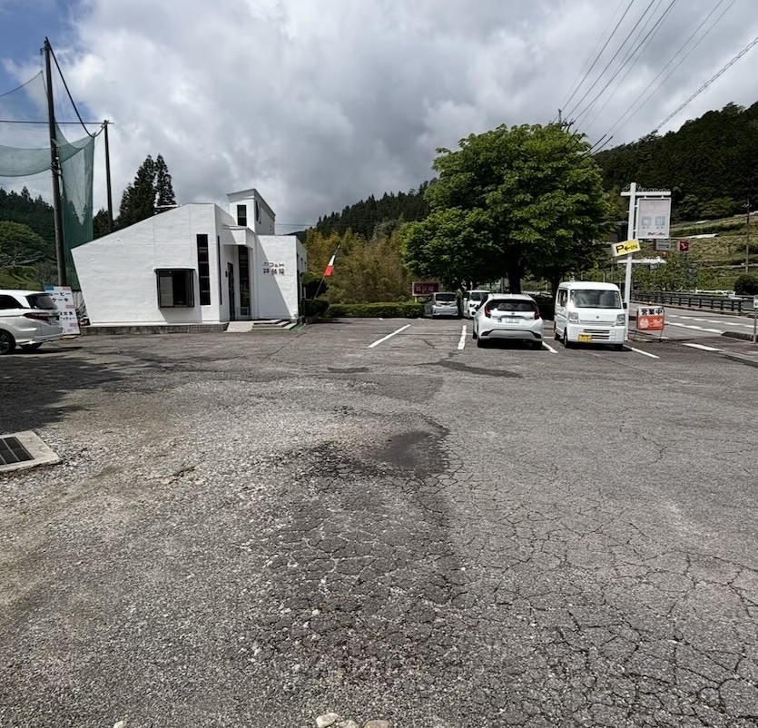カフェ ド 路話留（ロワール）　駐車場