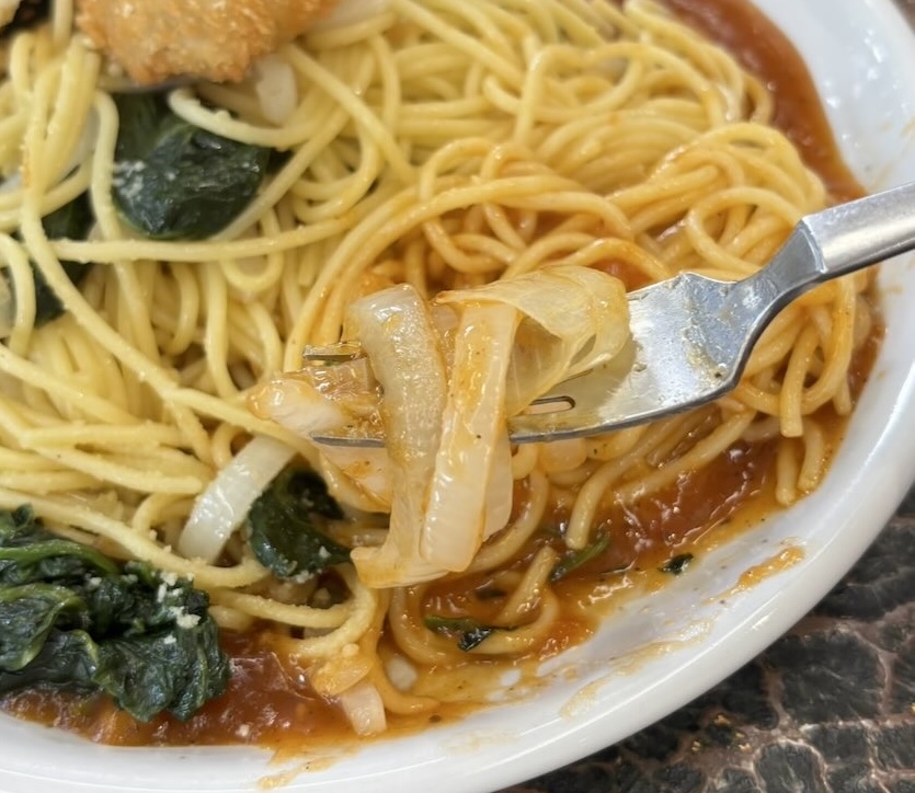 カフェ ド 路話留（ロワール）　白身魚スパゲッティ