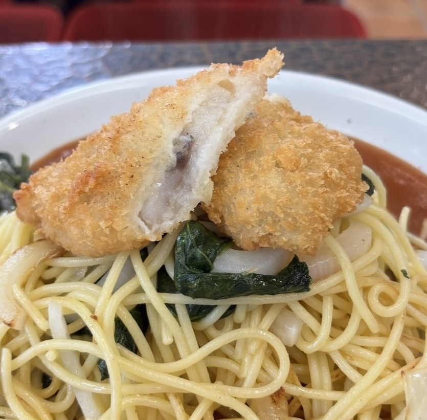 カフェ ド 路話留（ロワール）　白身魚スパゲッティ