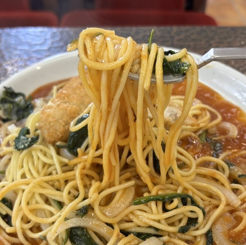 カフェ ド 路話留（ロワール）　白身魚スパゲッティ