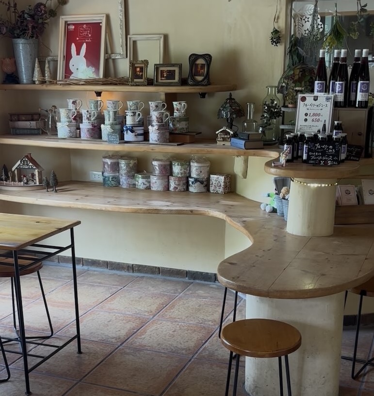 ブルーベリーのこみちのケーキ屋さん マコのお店　店内風景