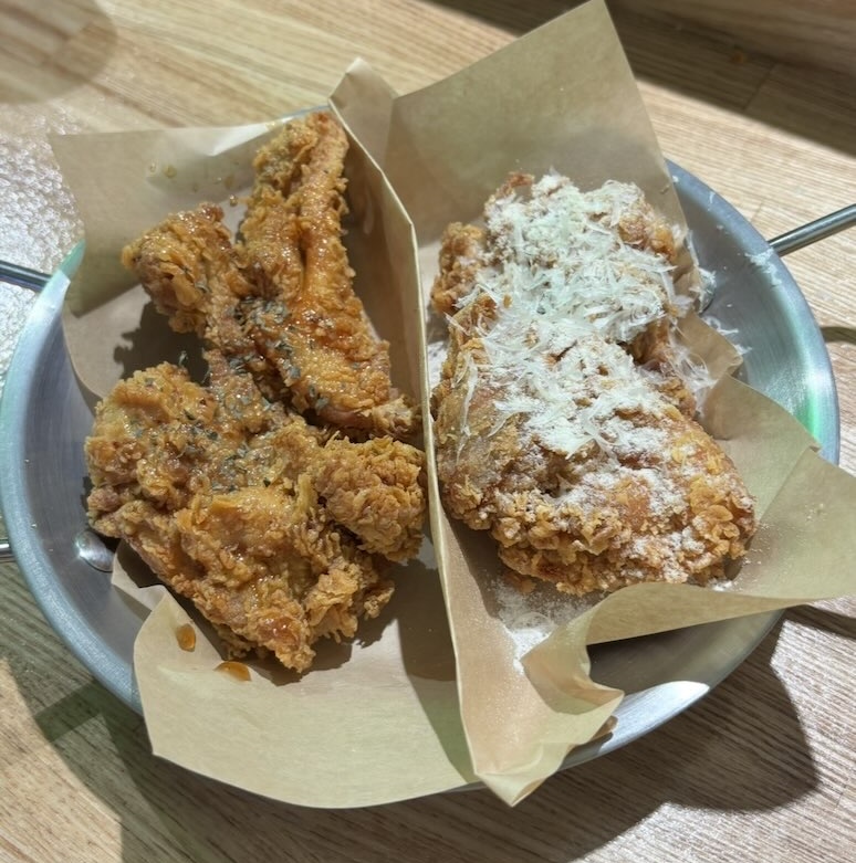 Moccha Chicken（モッチャチキン）　ハニー醤油チキンとプリンクルチキン