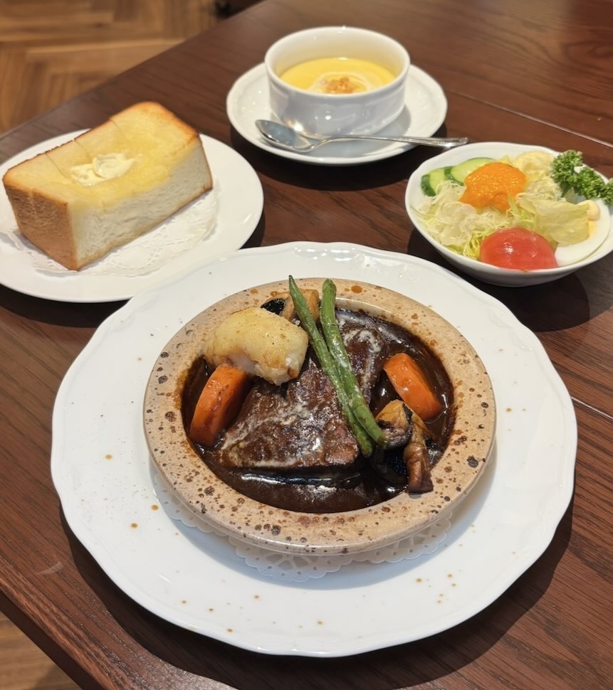 洋食とケーキ グラメル(岡崎市) 牛タンシチュー