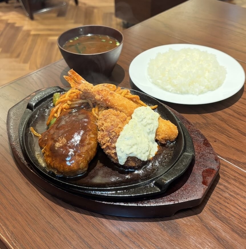 洋食とケーキ グラメル(岡崎市) ハンバーグナポリタン