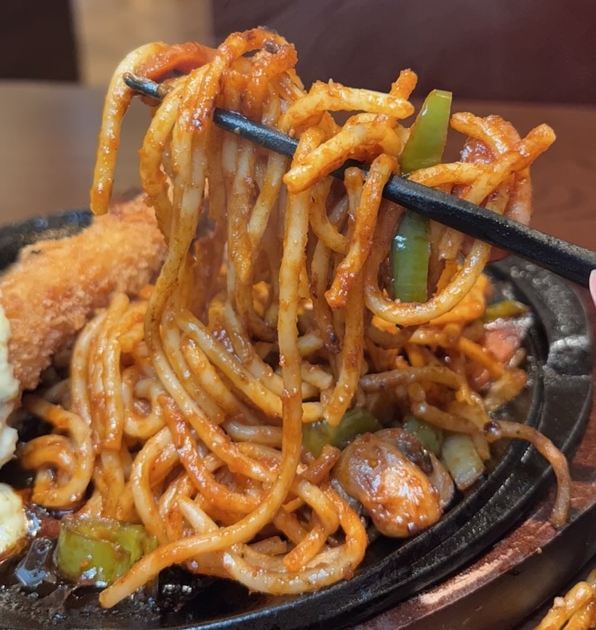 洋食とケーキ グラメル(岡崎市) ナポリタン