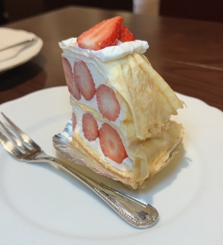 洋食とケーキ グラメル(岡崎市) いちごのミルクレープ