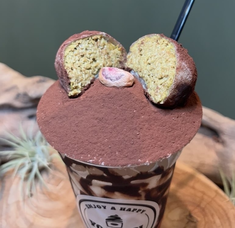 夜遊びアイス豊田陣中店　ドバイチョコ餅アイス