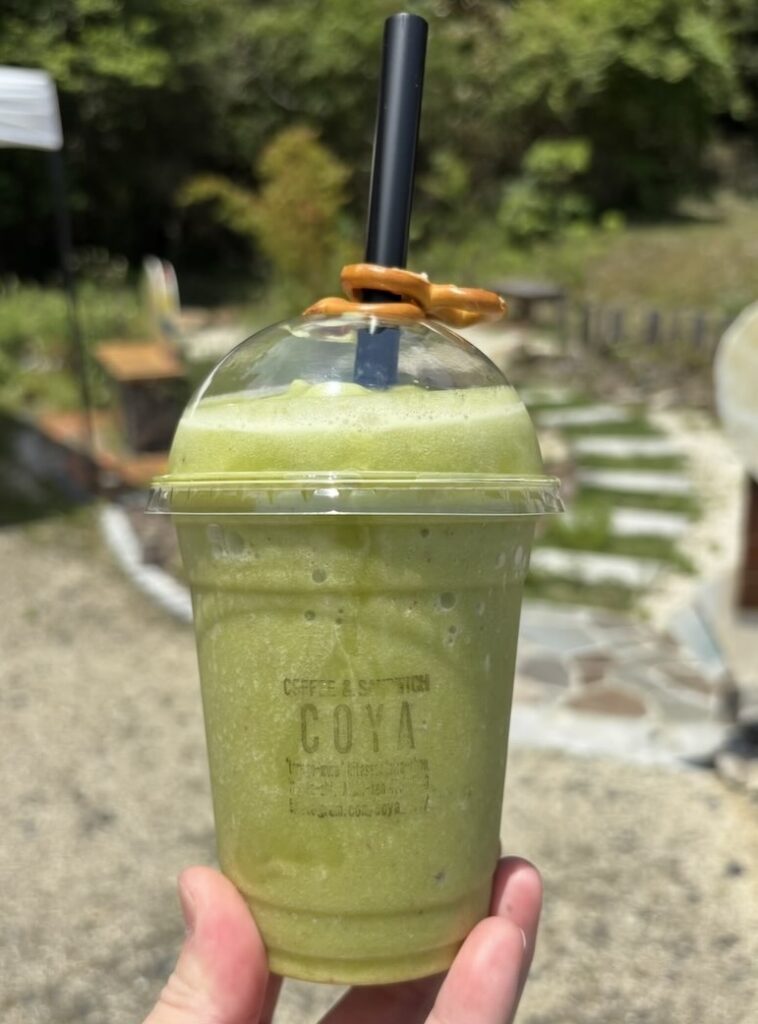 たまご村にあるCOYA　小松菜とりんごスムージー