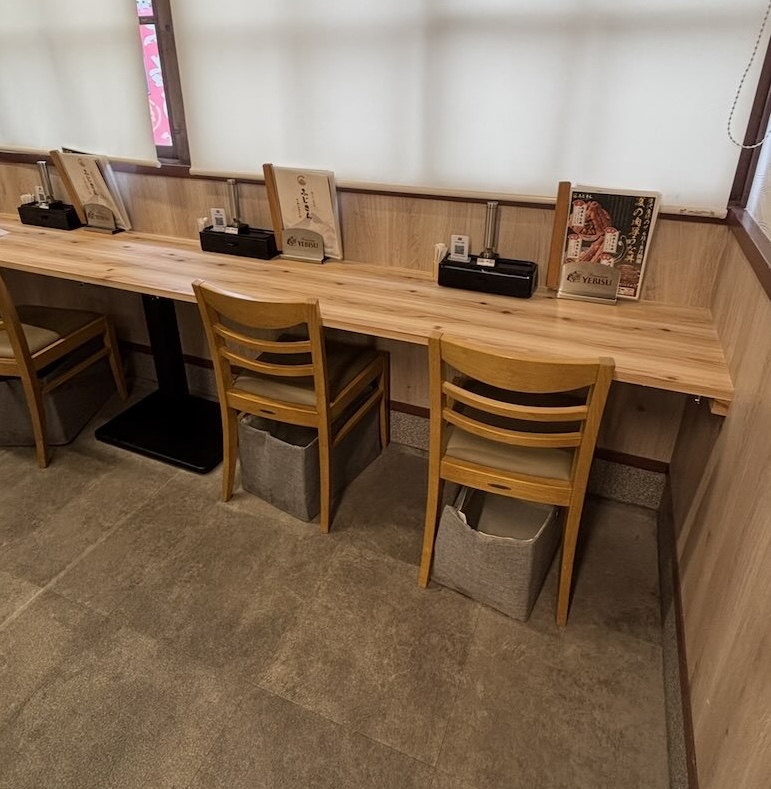 炭火鰻と特選和牛ふじさん 岡崎店 店内風景