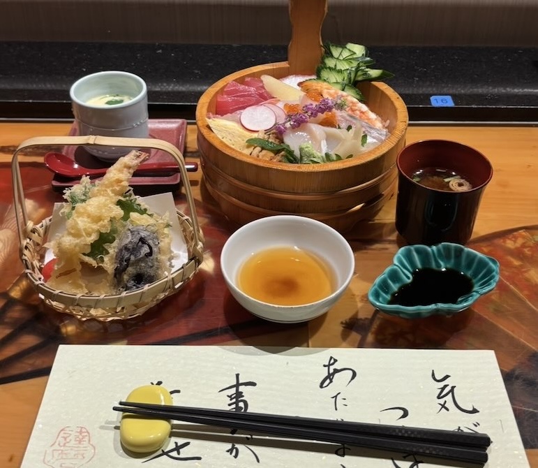 だる磨きらら亭(豊田市) 手桶ちらし御膳