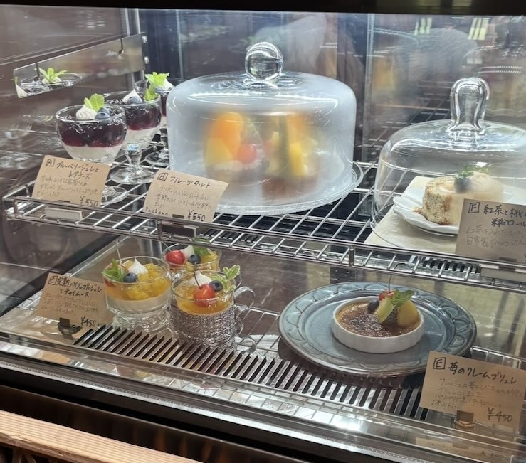 inohana(いのはな)豊田市 ショーケースのケーキ