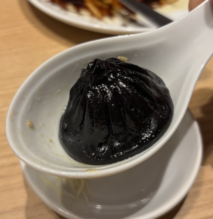籠香（豊田市）　黒色の小籠包