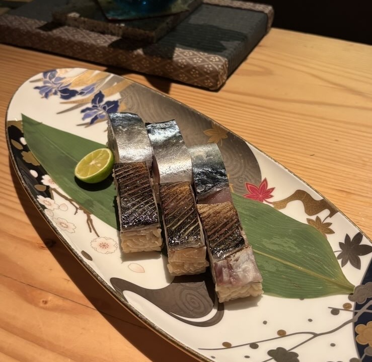 かき小屋厚岸水産 元城店　サバ寿司