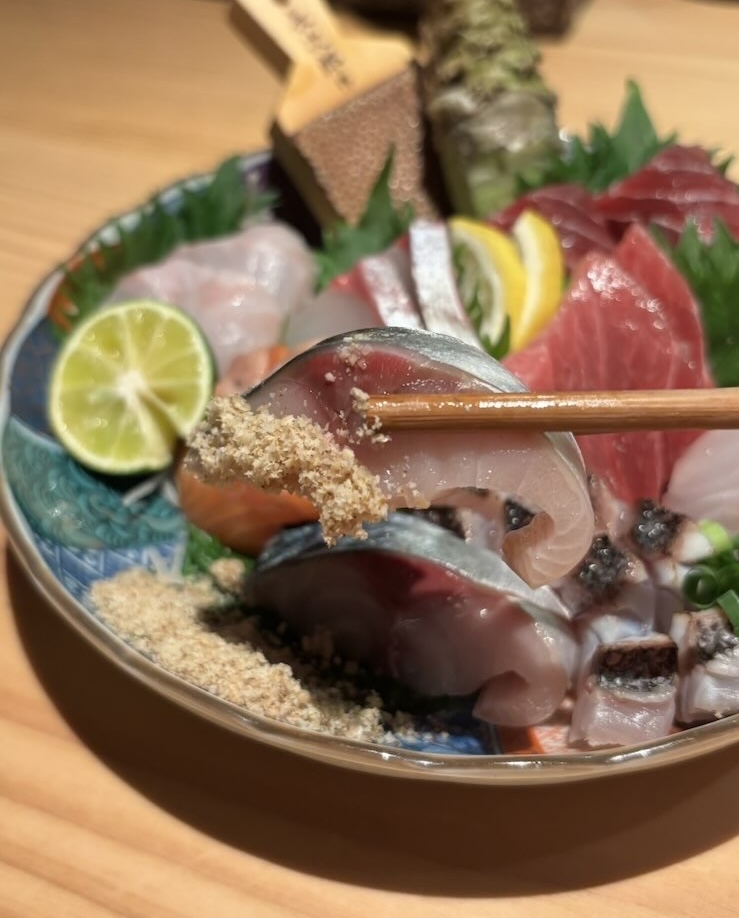 かき小屋厚岸水産 元城店 黄金のサバ