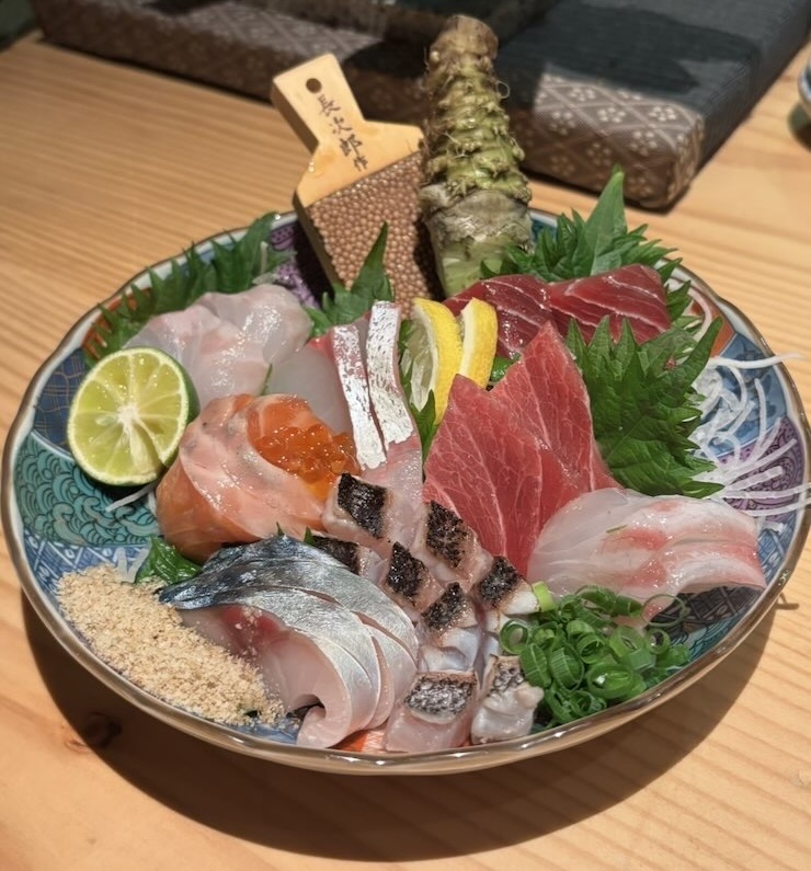 かき小屋厚岸水産 元城店　刺身の盛り合わせ