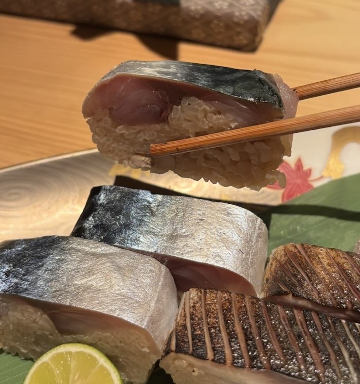 かき小屋厚岸水産 元城店　サバ寿司