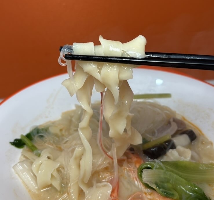 桜屋マーラータン 豊田市駅前店 牛骨マーラータンの刀削麺