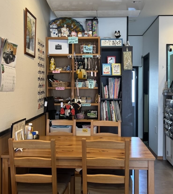cafe TOOLS（豊田市）　店内風景