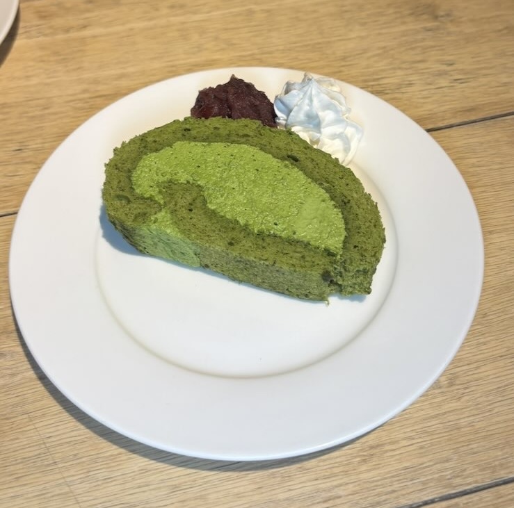 カフェ TSUKUMO食堂 豊田本店 抹茶ロールケーキ