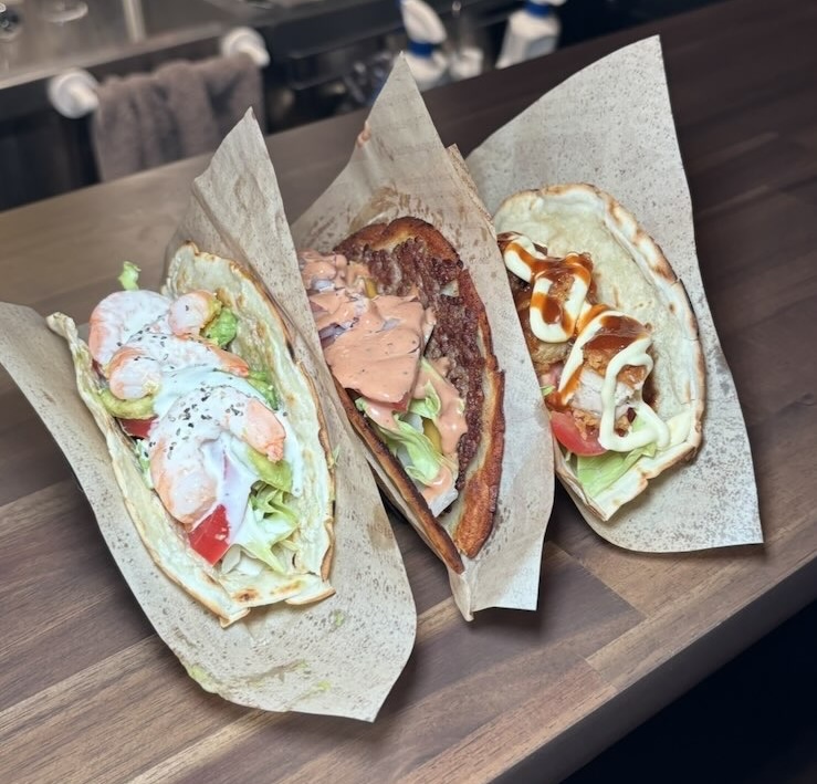 西町おいでん屋台村(豊田市) ダーツバースナイプのタコス