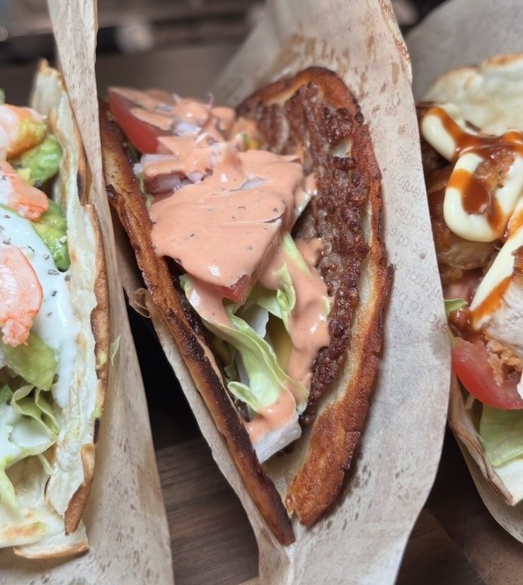 西町おいでん屋台村(豊田市) ダーツバースナイプのタコス