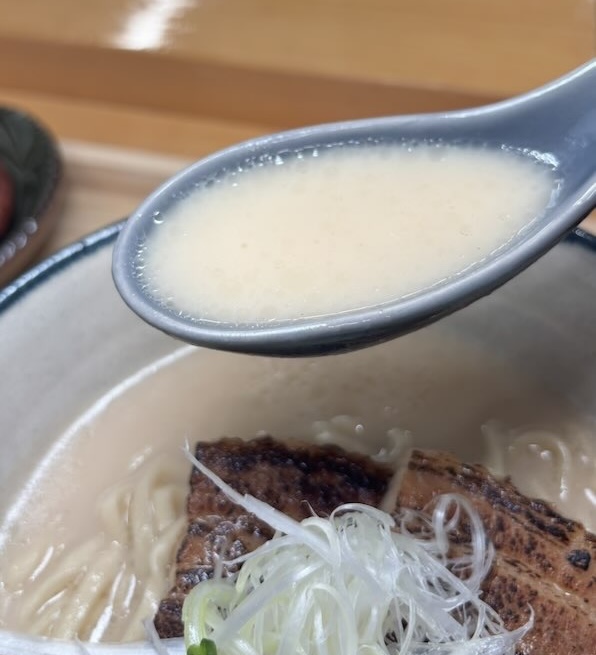 ナンクル豊田大林店　アグー沖縄そばのスープ