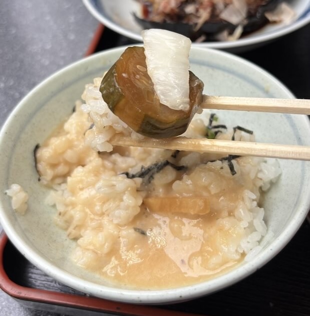 かじか苑(豊田市) とろろご飯と漬物