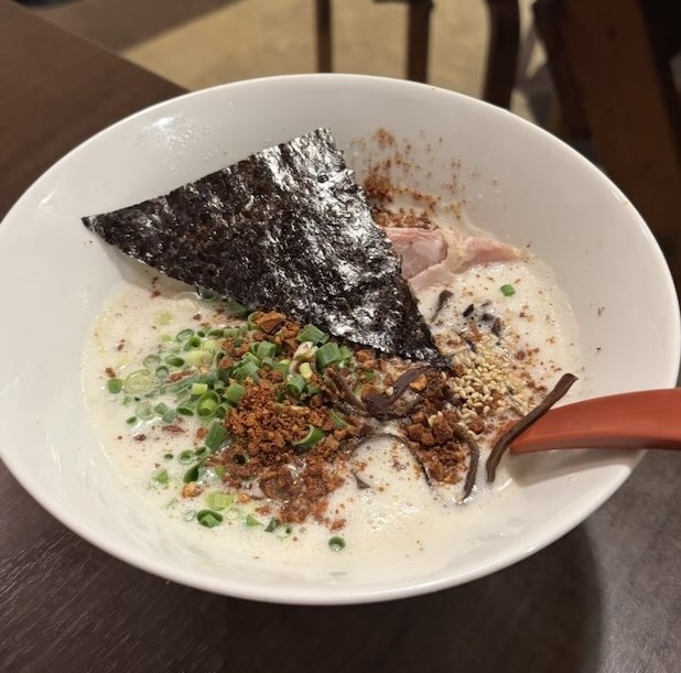 とんこつ名人かつみ屋（豊田市）　熊本ブラックらーめん