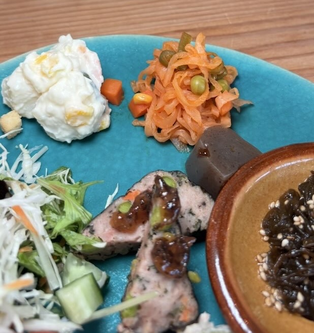 coffee喜多町喜多琉 色とりどりのお惣菜プレート