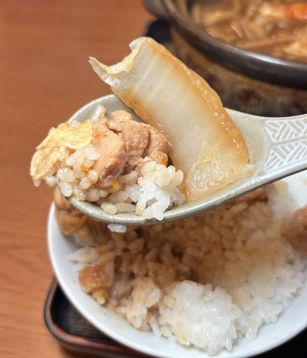 かもがたの名古屋コーチン味噌煮込みうどんを小ライスと合わせた締め