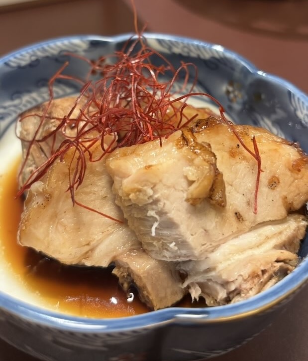 お食事倶楽部メルカド 豚角煮の炭火焼き仕上げのアップ