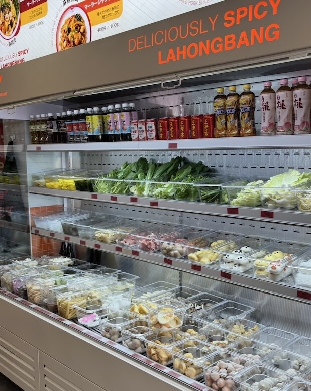 ラホンバンマーラータン豊田店の約70種類の具材コーナー