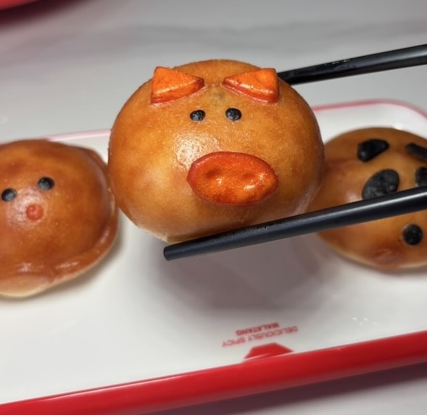 ラホンバンマーラータン豊田店の黒胡麻のぶたまん