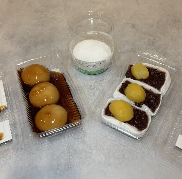 美好餅の大福と栗大福とみたらし団子
