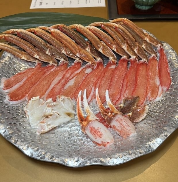かにしゃぶ用のかに身が並んだ盛り付け