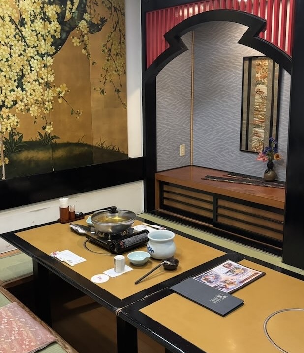 豊田甲羅本店の落ち着いた和風の店内席