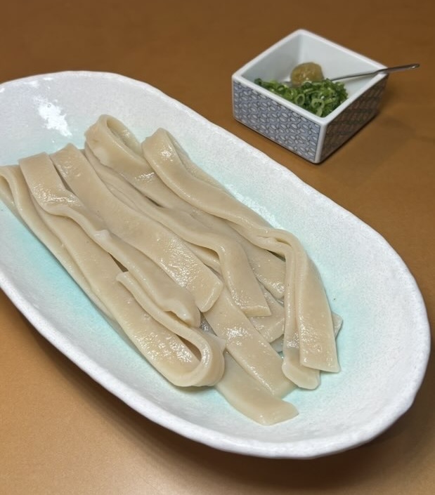 シメに用意された極太うどん