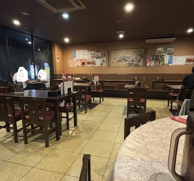 風味楼 貝津店の店内テーブル席